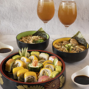 2 Ramen Medianas Clasicas+ 20 Piezas + 2 Bebidas Naturales