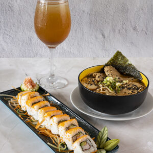 Rollo Sushi + Mini Ramen + Bebida Natural